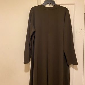 Trapeze dress in brown, long sleeve machine washable.